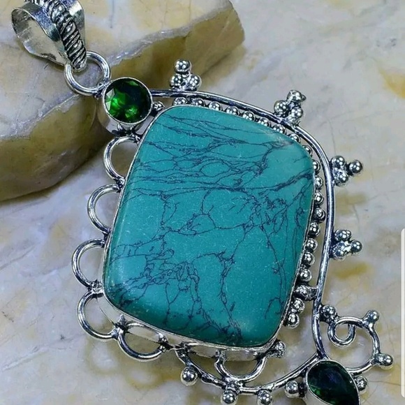 HANDCRAFTED HUGE TURQUOISE+GREEN QUARTZ PENDANT - Picture 1 of 5